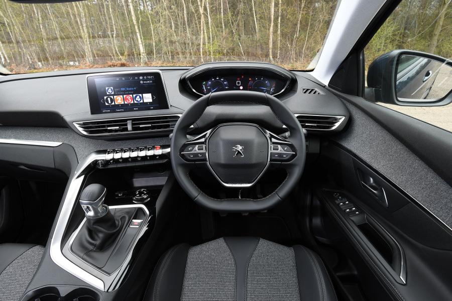 Торпедо Peugeot 5008 2017 года  (UK) (фото 7 из 16)